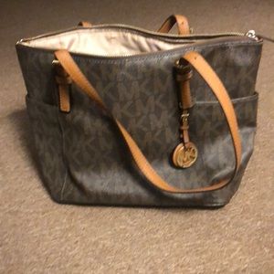 Michael Kors tote bag with a zipper